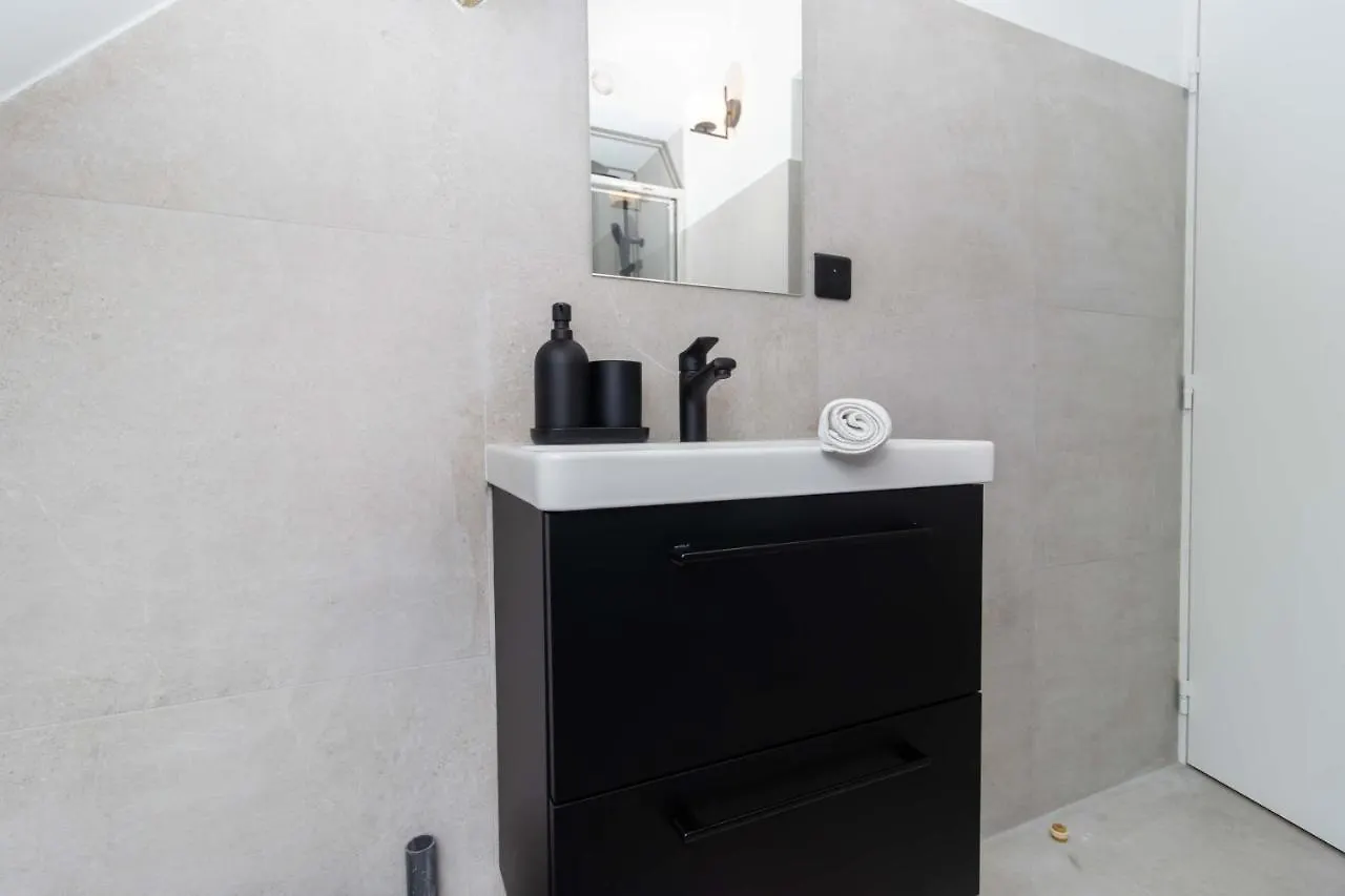 Apartment Center Of Paris Le Marais By Studio Prestige 0*,  França