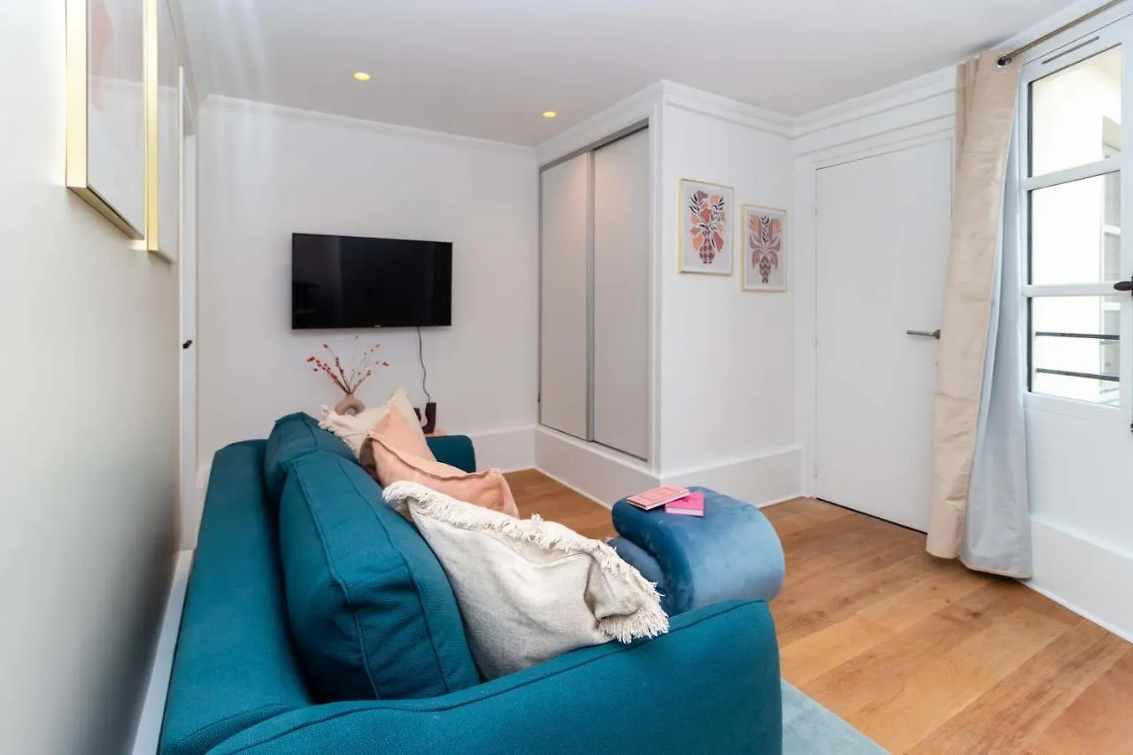 Apartment Center Of Paris Le Marais By Studio Prestige